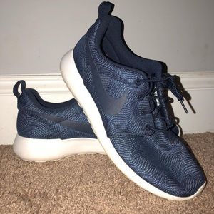 Nike Navy Blue Roshes